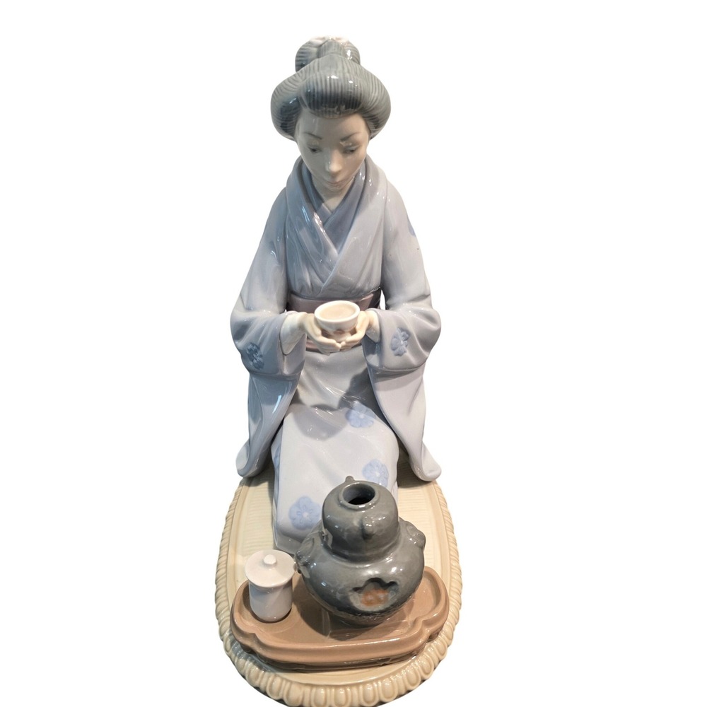Lladro Japanese‎ Tea Service Porcelain Figurine Geisha Girl August Moon #5112
